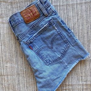 Levi wedgie fit shorts